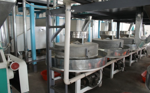 石磨面粉質地細膩更受歡迎 石磨面粉質地細膩更受歡迎